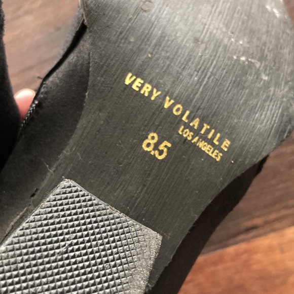 Very Volatile Black Ankle Booties Pointy Cowboy Boots 8.5 Vegan Zipper - Picture 6 of 8